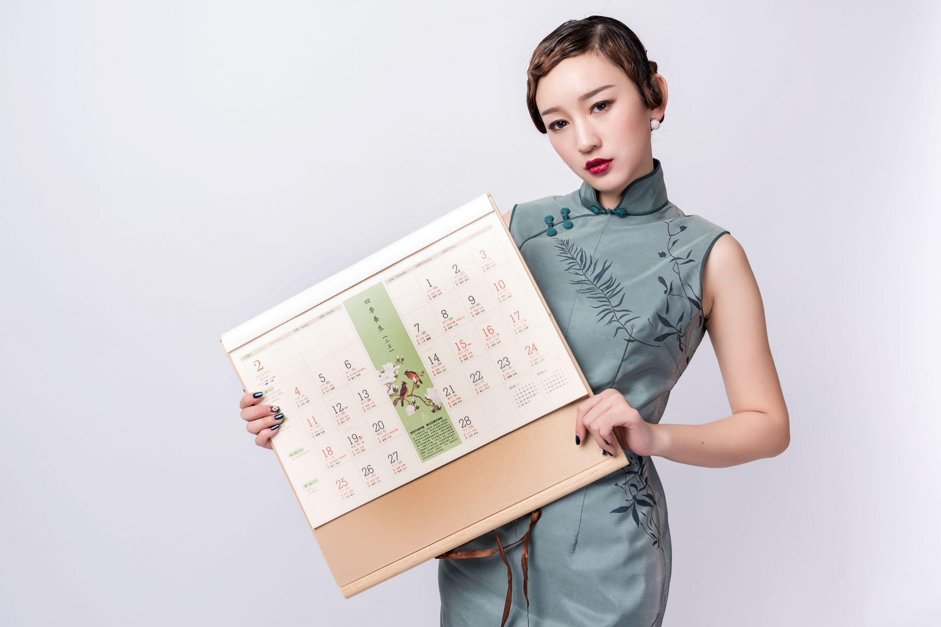 中國時尚的優雅，旗袍展現女子的美麗